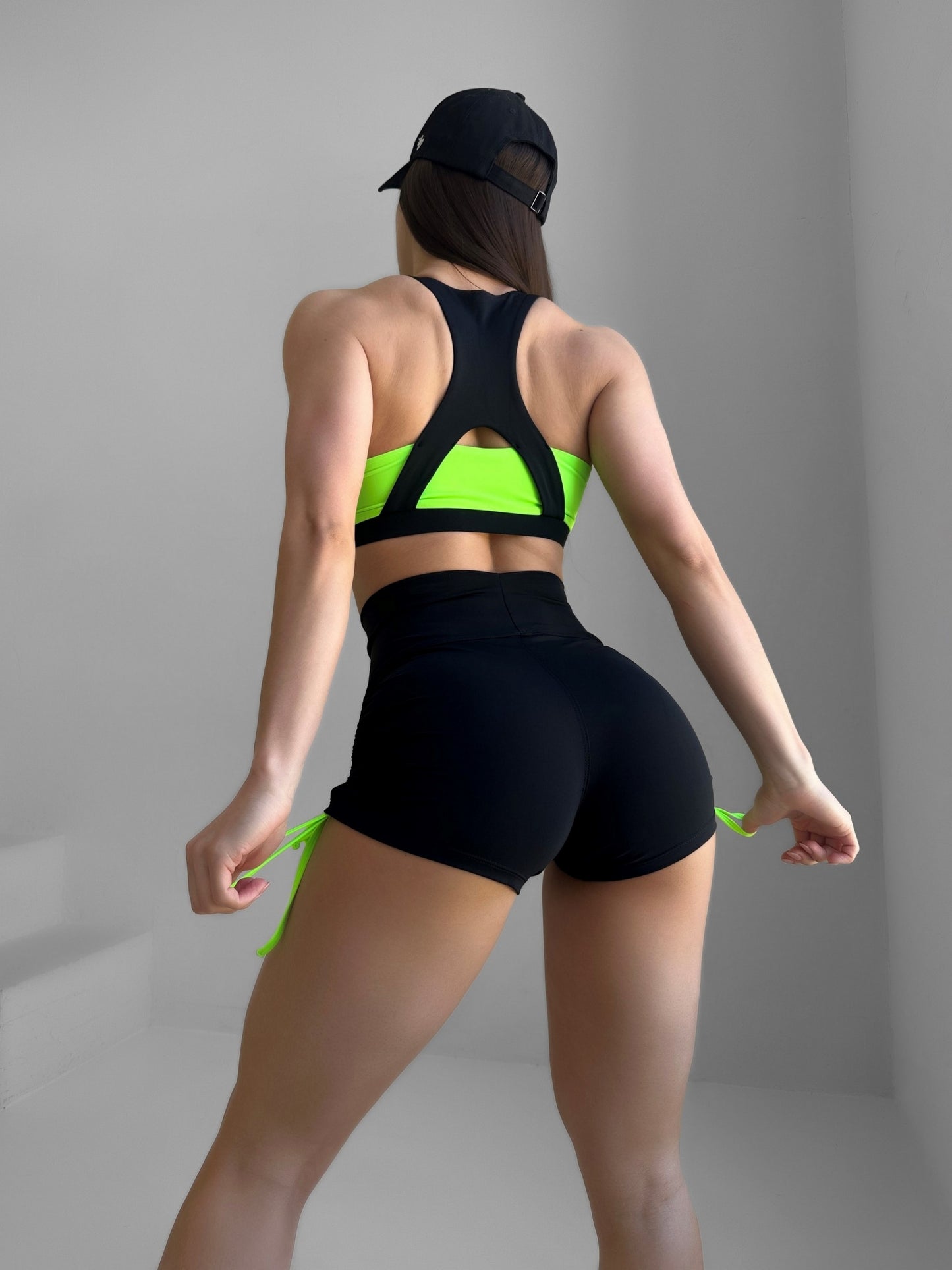 Sportshorts mit hoher Taille und seitlichem Kordelzug und Raffung