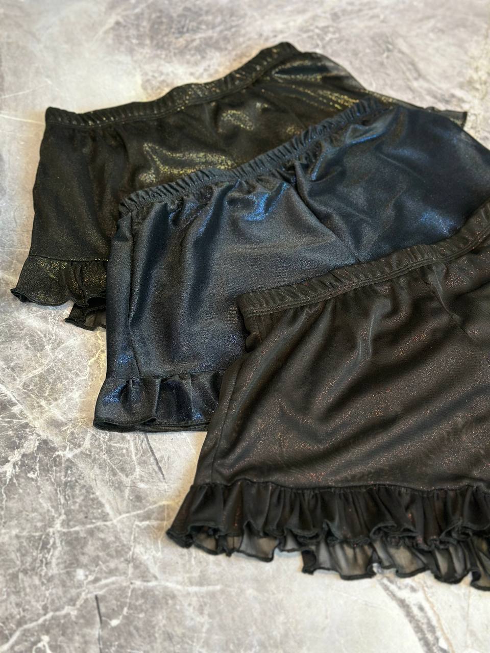Shiny mesh outfit shorts with ruffles and t-shirt