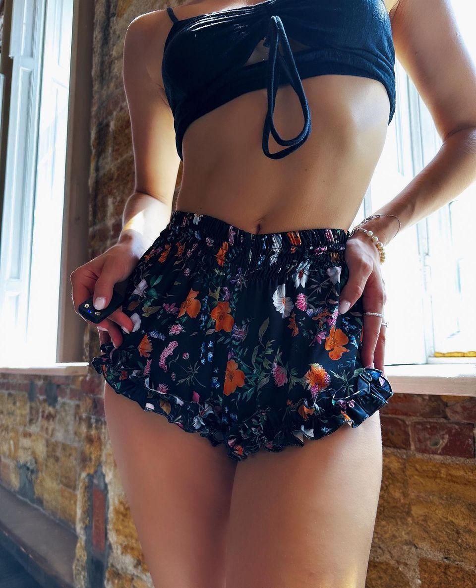 Black twerk shorts with ruffles