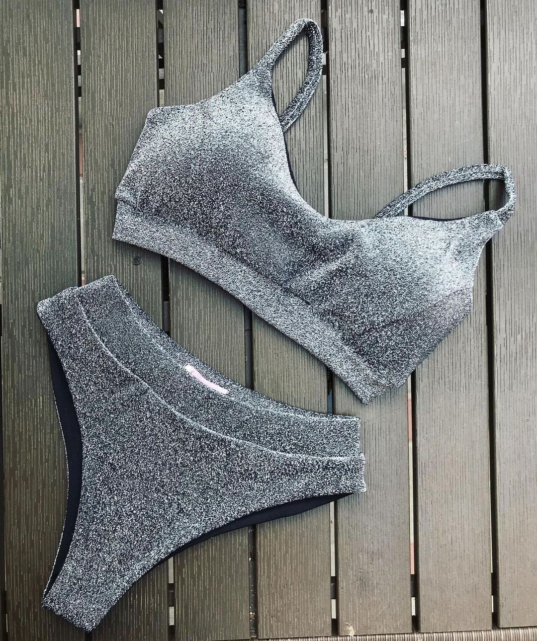 Metallisch schimmerndes Pole Dance Outfit