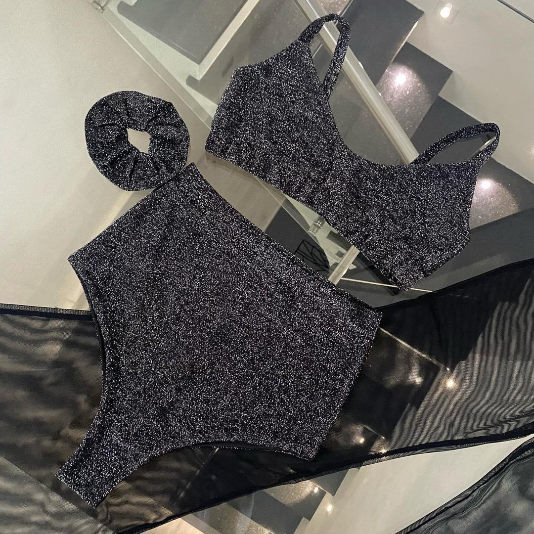 Metallisch schimmerndes Pole Dance Outfit