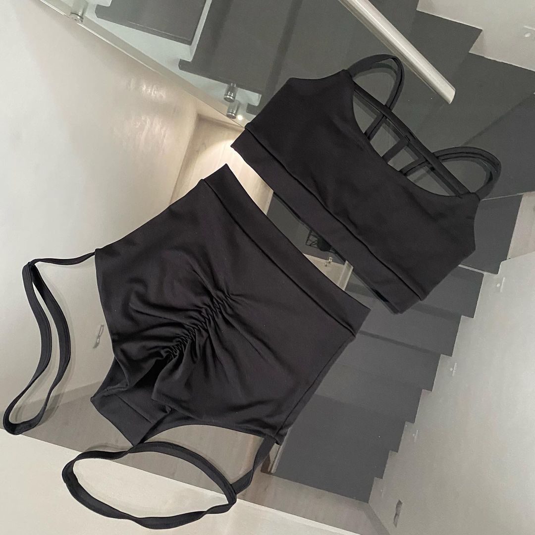 Pole Dance Outfit Top mit Trägern und Strapsshorts