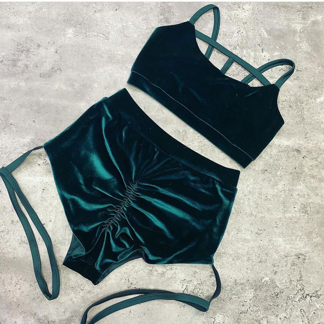 Pole dance velvet top with straps and shorts with garter