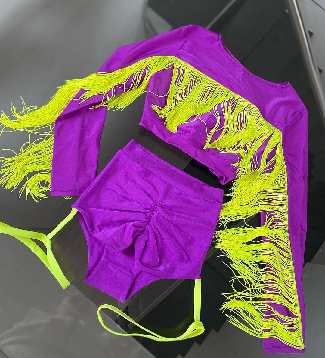 Pole dance shorts with contrast color garters