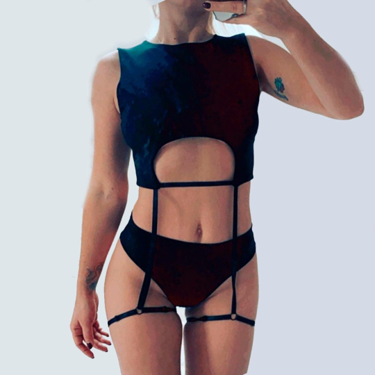 Pole dance suit with high cut panties and garter