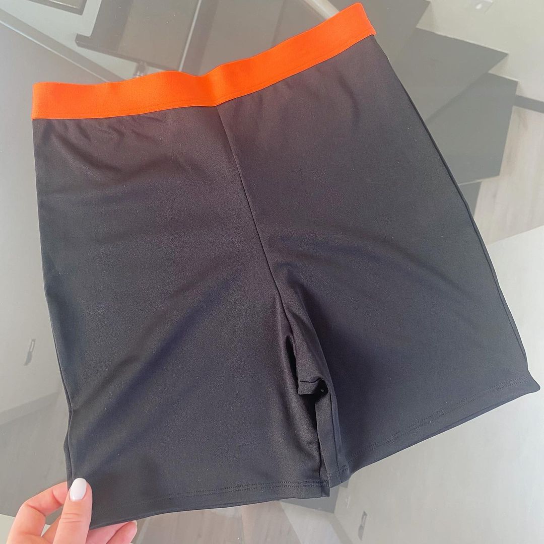 Black Twerk outfit with tight shorts and sports bra