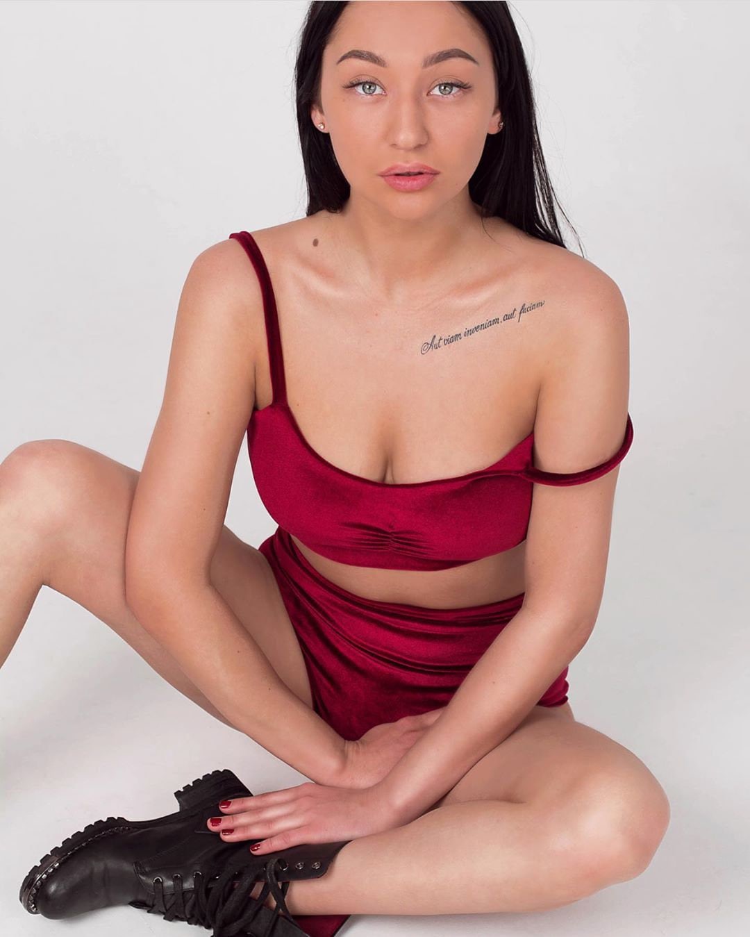 Pole dance wear velvet with gathering on the chest and high waisted shorts