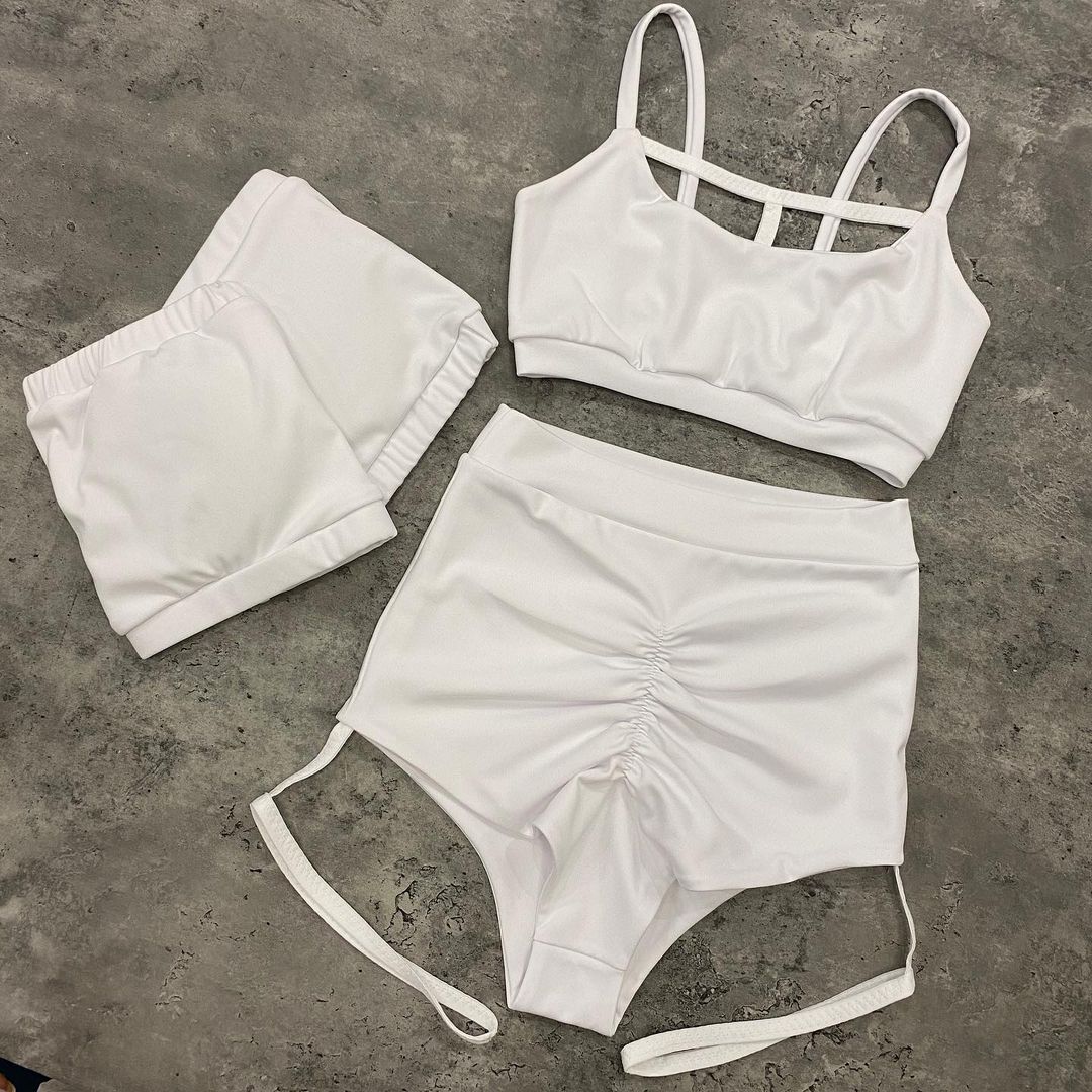 Top with straps and shorts with garter