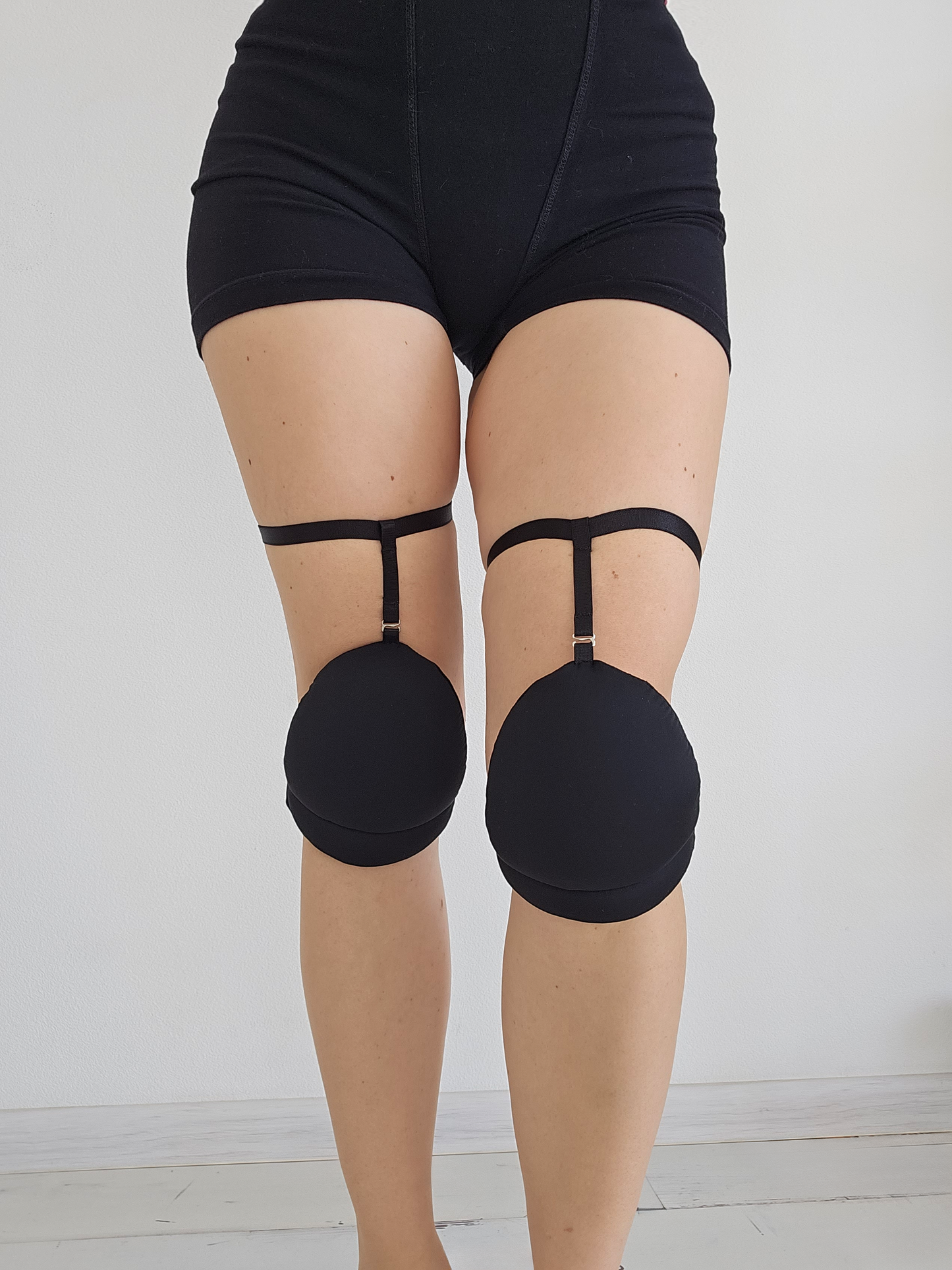 Grip Knee Pads with Garters for Exotic & Pole Dance, Floorwork Pads for Women, Kneecaps