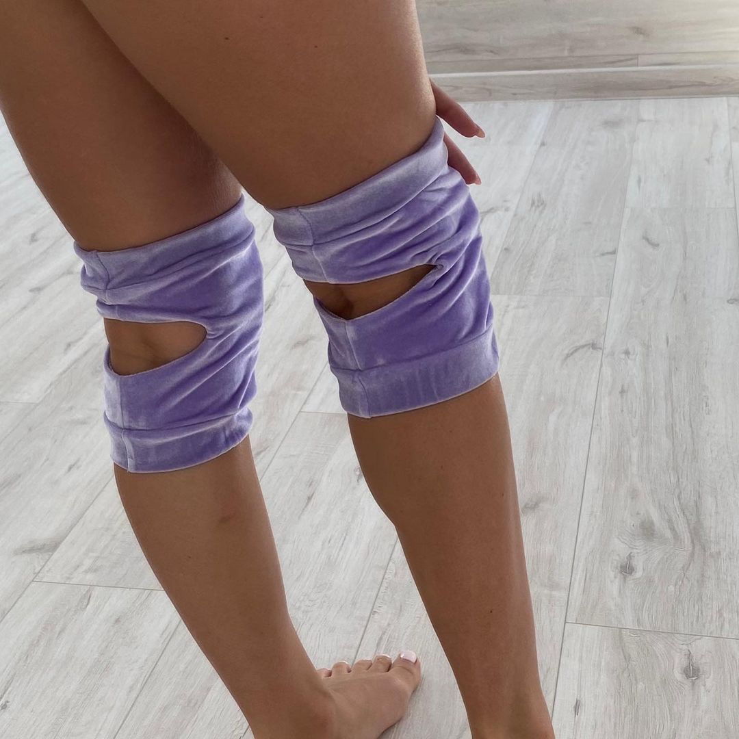 Velvet decorative knee pads with hole to grip