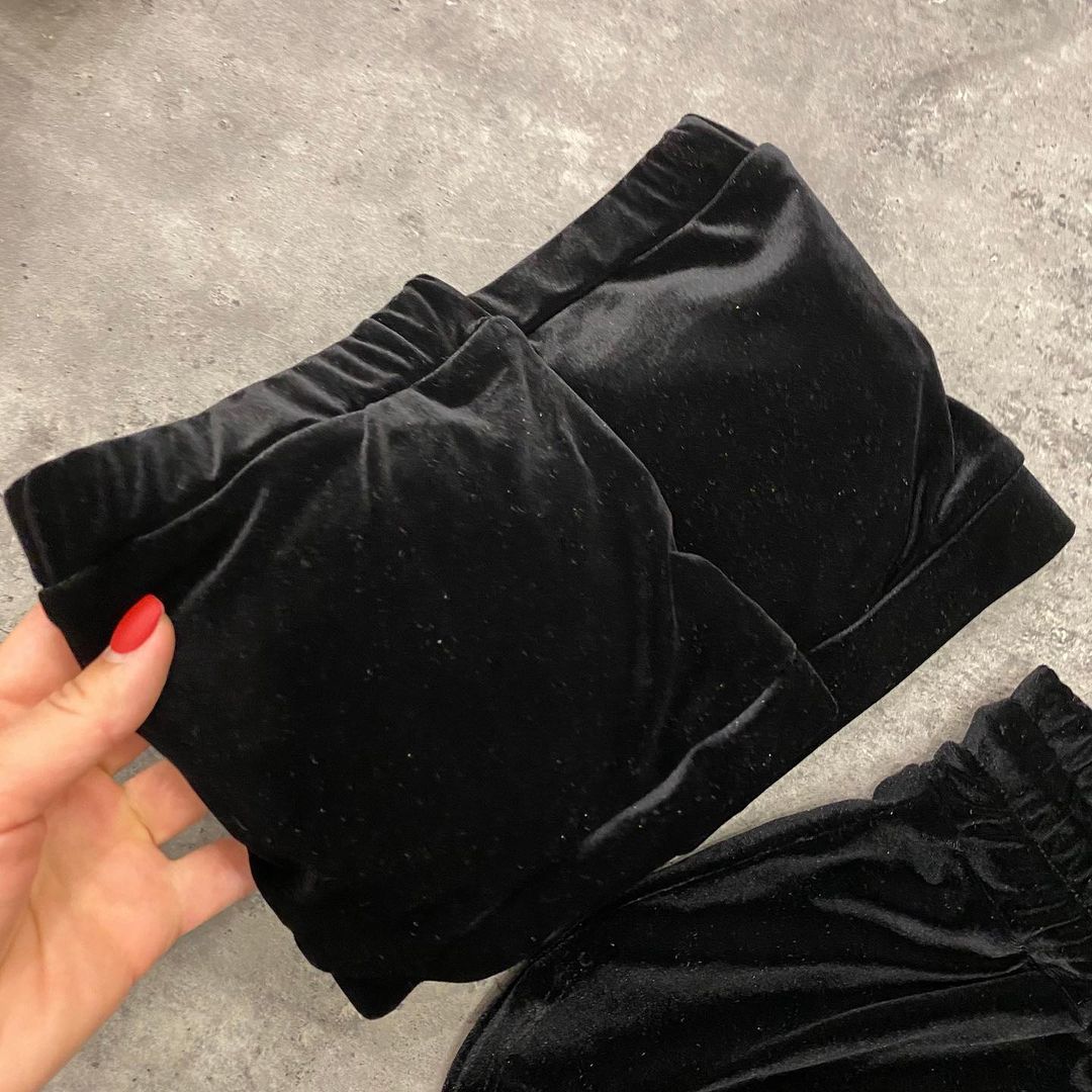 Soft black velvet knee pads with hole to grip